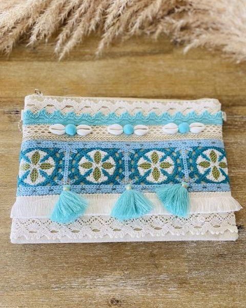 Pochette Boho - Pompons bleu