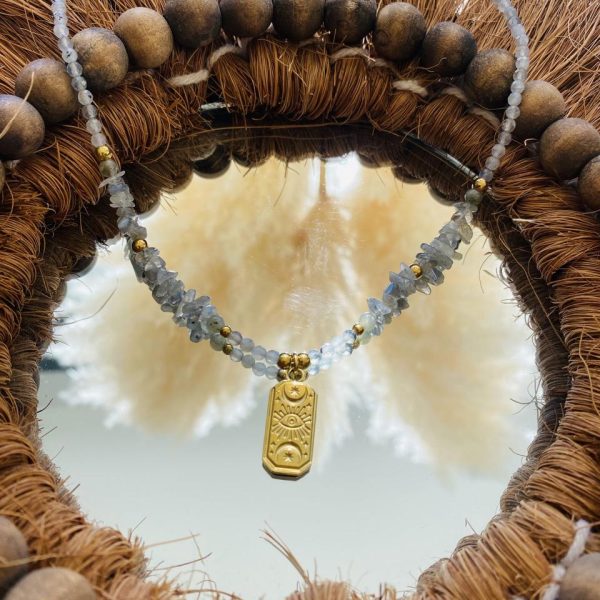 Collier Ras de Cou « Céleste » – Labradorite & Talisman