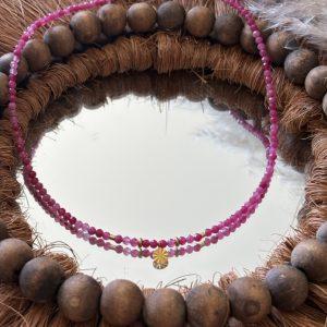 Collier ras de cou en pierres à facettes Rose
