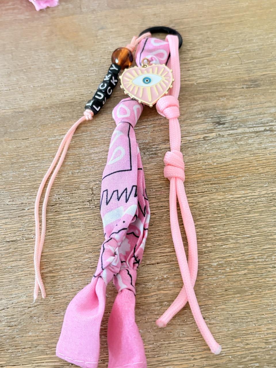 Porte-clés Bandana & Breloque Bohème – Rose – Image 2