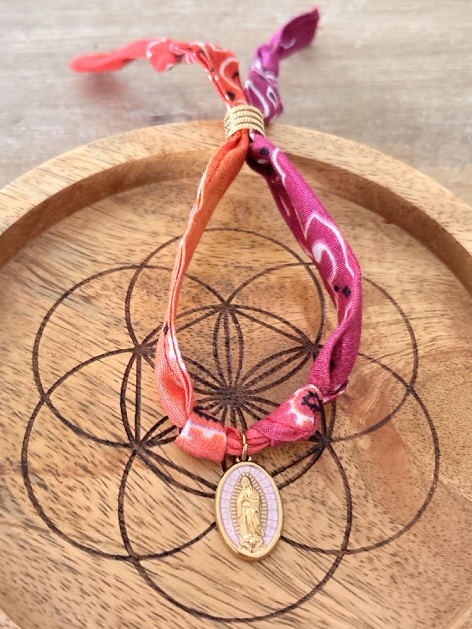 Bracelet Bandana Rouge & Breloque Vierge Rose