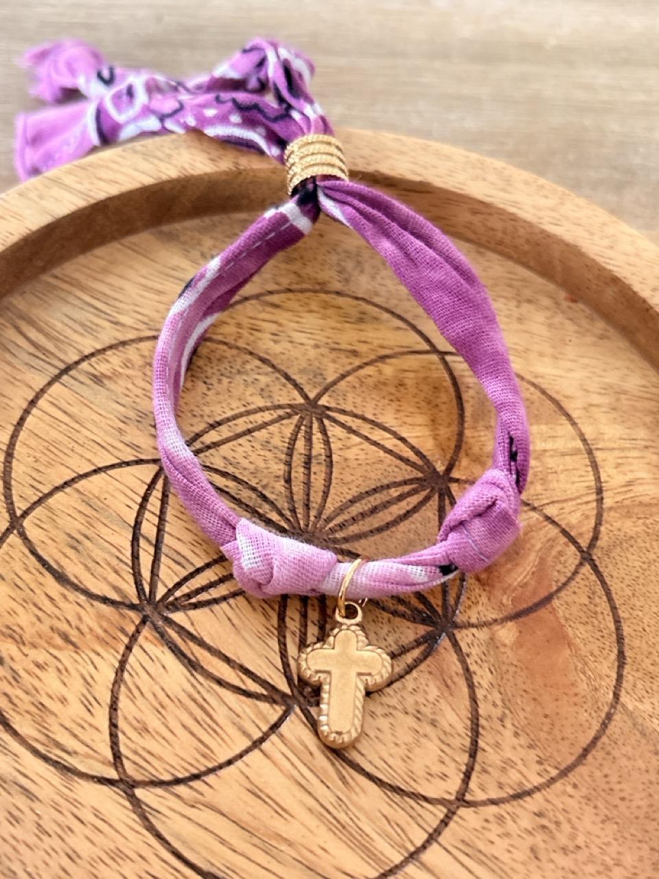 Bracelet Bandana Violet & Breloque Croix