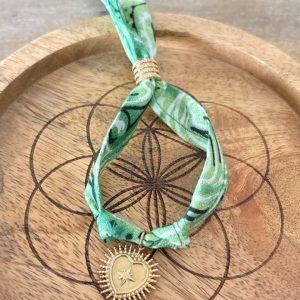 Bracelet Bandana Vert & Breloque Coeur sacré
