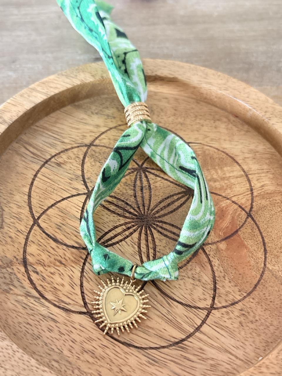 Bracelet Bandana Vert & Breloque Coeur sacré