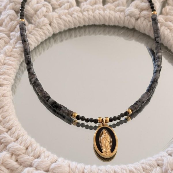 Collier Ras de Cou « Aura » – Labradorite Grise & Notre Dame de Guadalupe