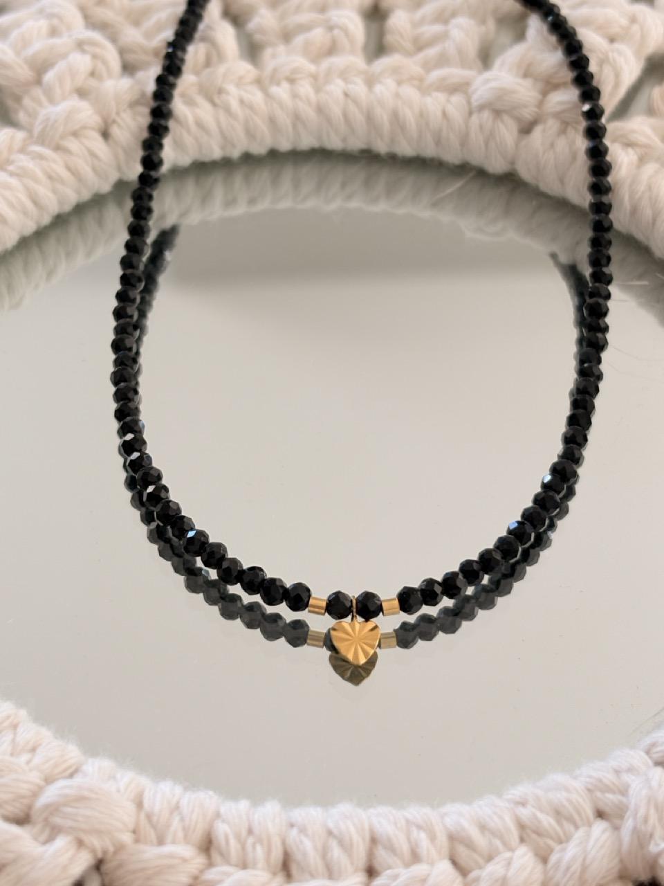 Collier Très Ras de Cou « Gaia » – Obsidienne & Mini Cœur